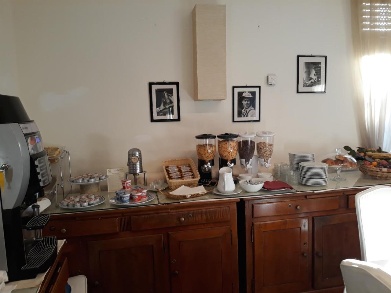 Hotel Casa Rossa Montecatini Terme Buitenkant foto