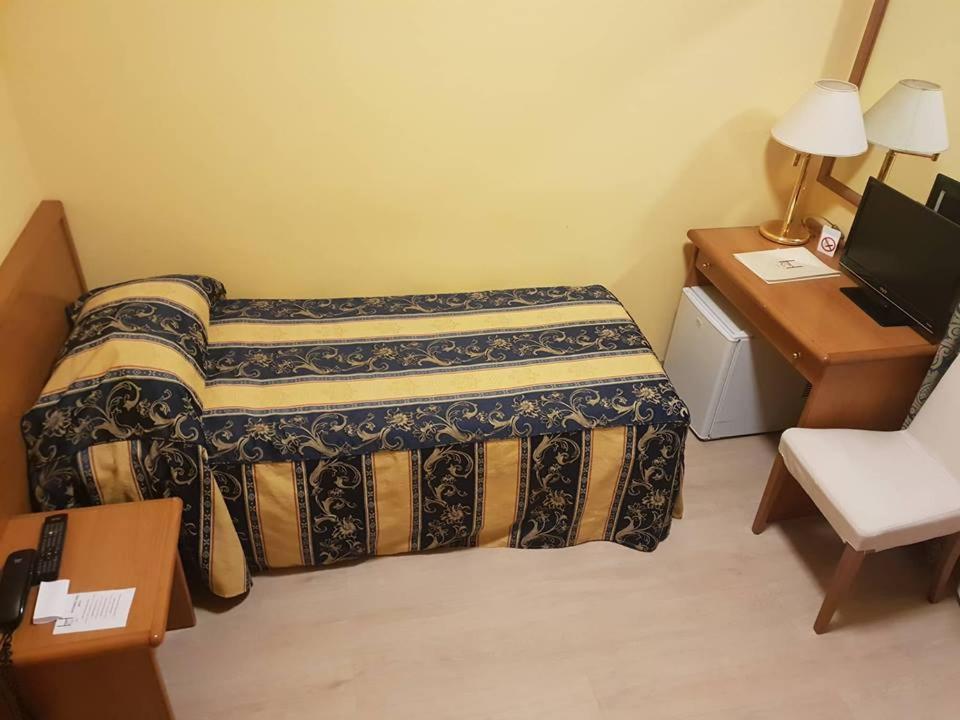 Hotel Casa Rossa Montecatini Terme Buitenkant foto