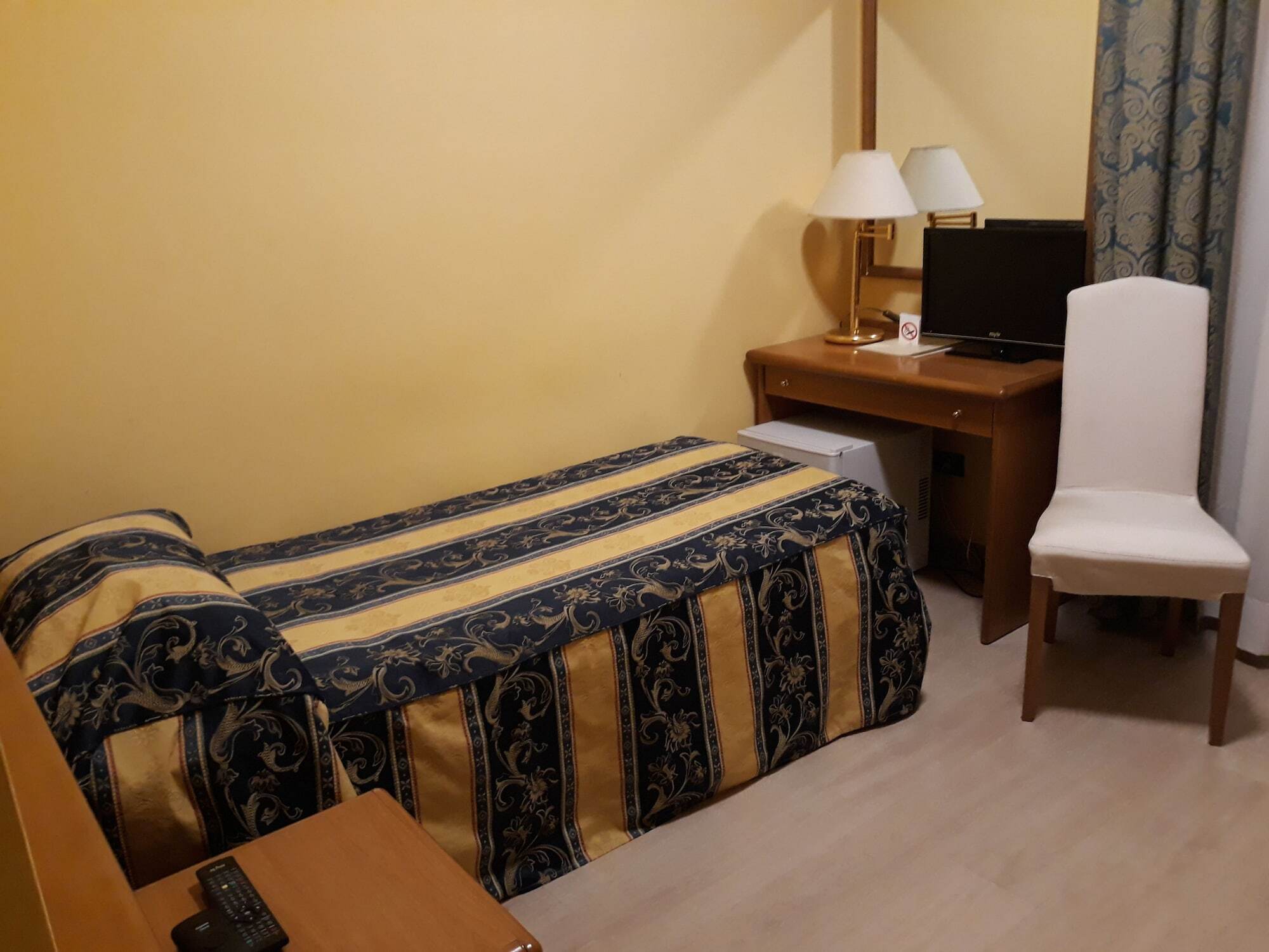 Hotel Casa Rossa Montecatini Terme Buitenkant foto