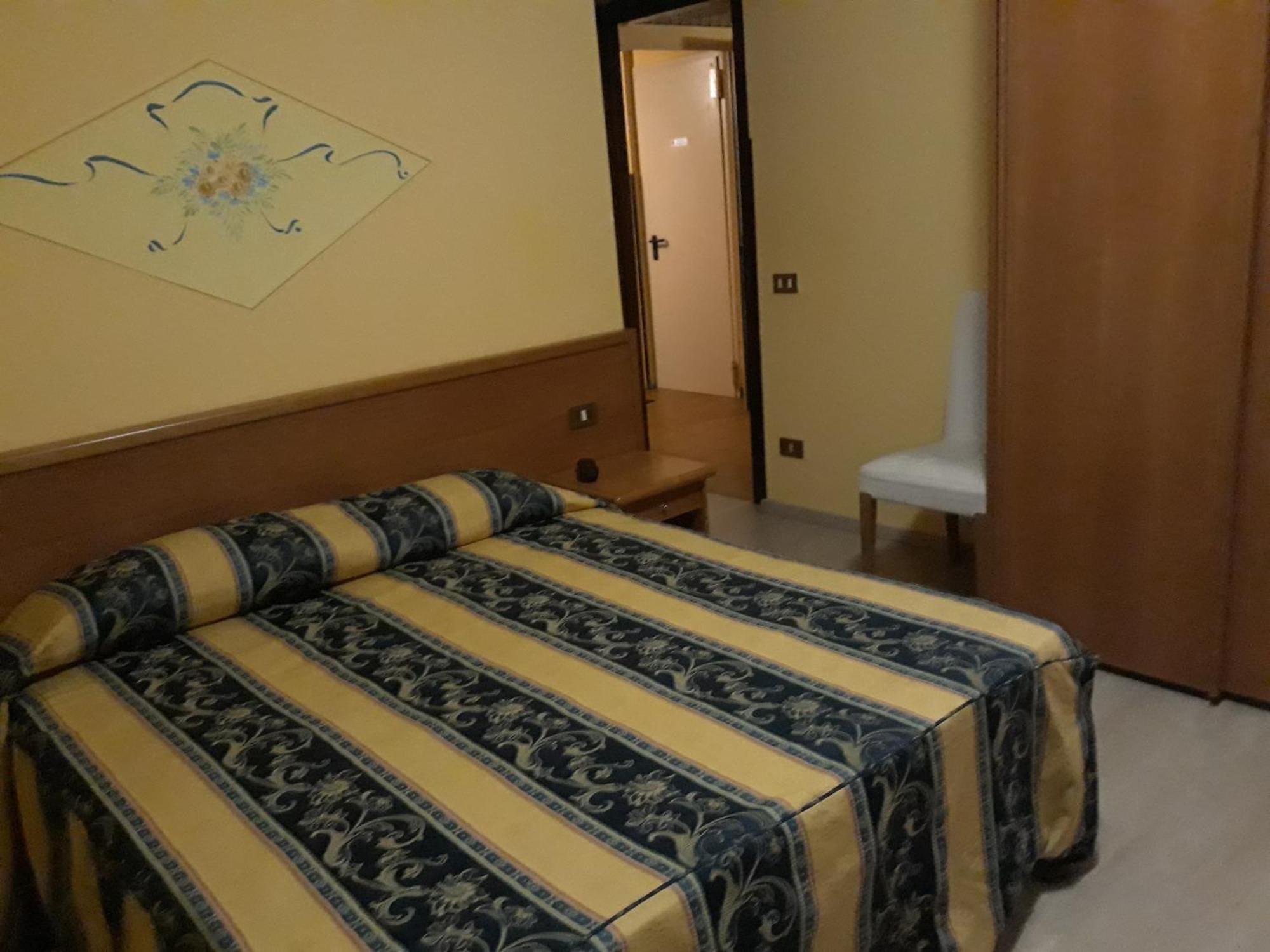 Hotel Casa Rossa Montecatini Terme Buitenkant foto