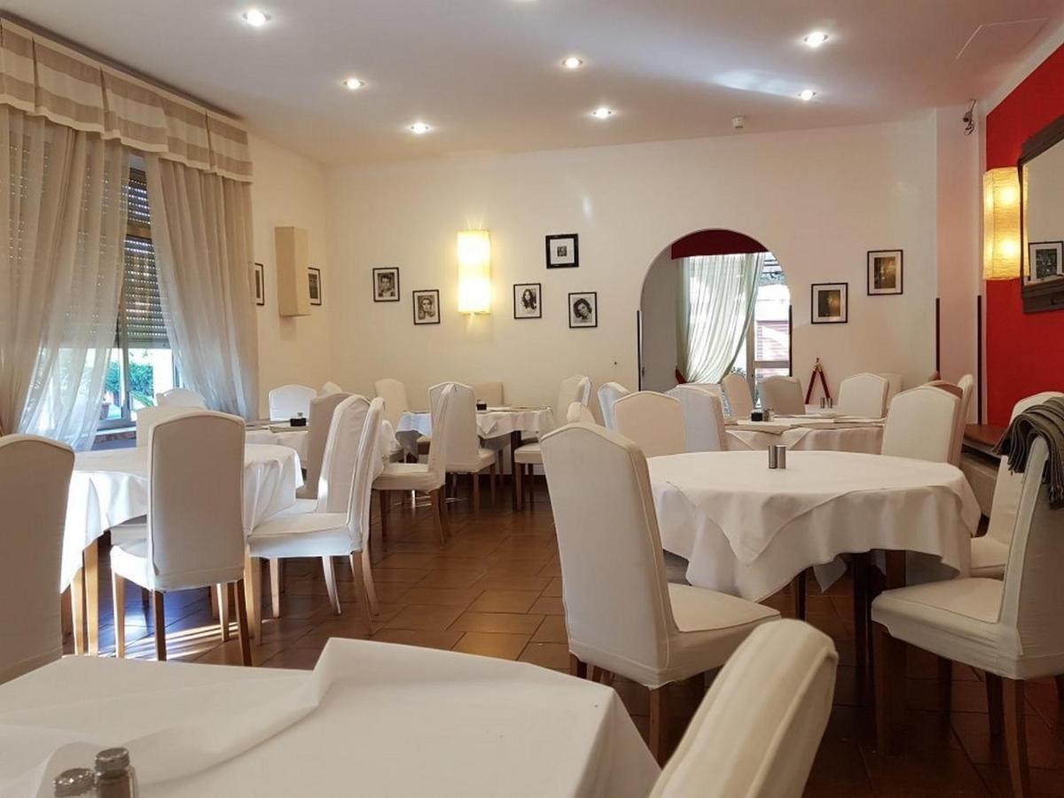 Hotel Casa Rossa Montecatini Terme Buitenkant foto