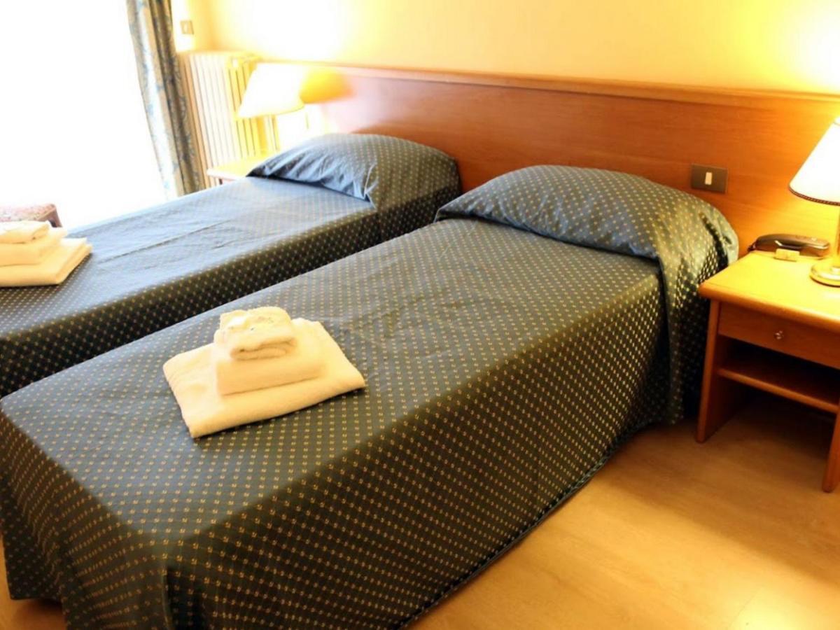 Hotel Casa Rossa Montecatini Terme Buitenkant foto