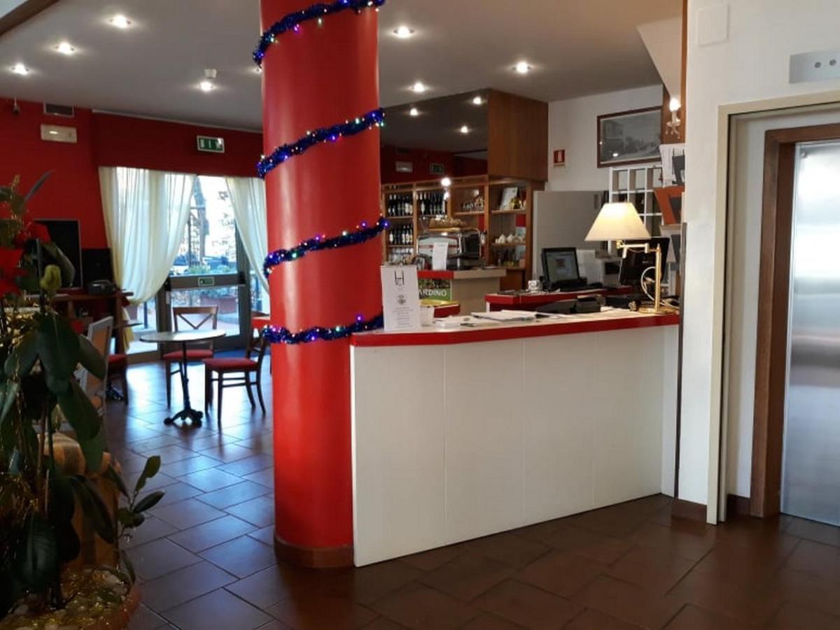 Hotel Casa Rossa Montecatini Terme Buitenkant foto