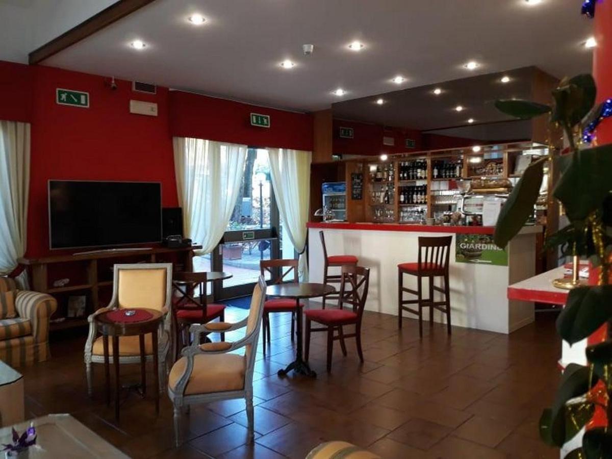 Hotel Casa Rossa Montecatini Terme Buitenkant foto