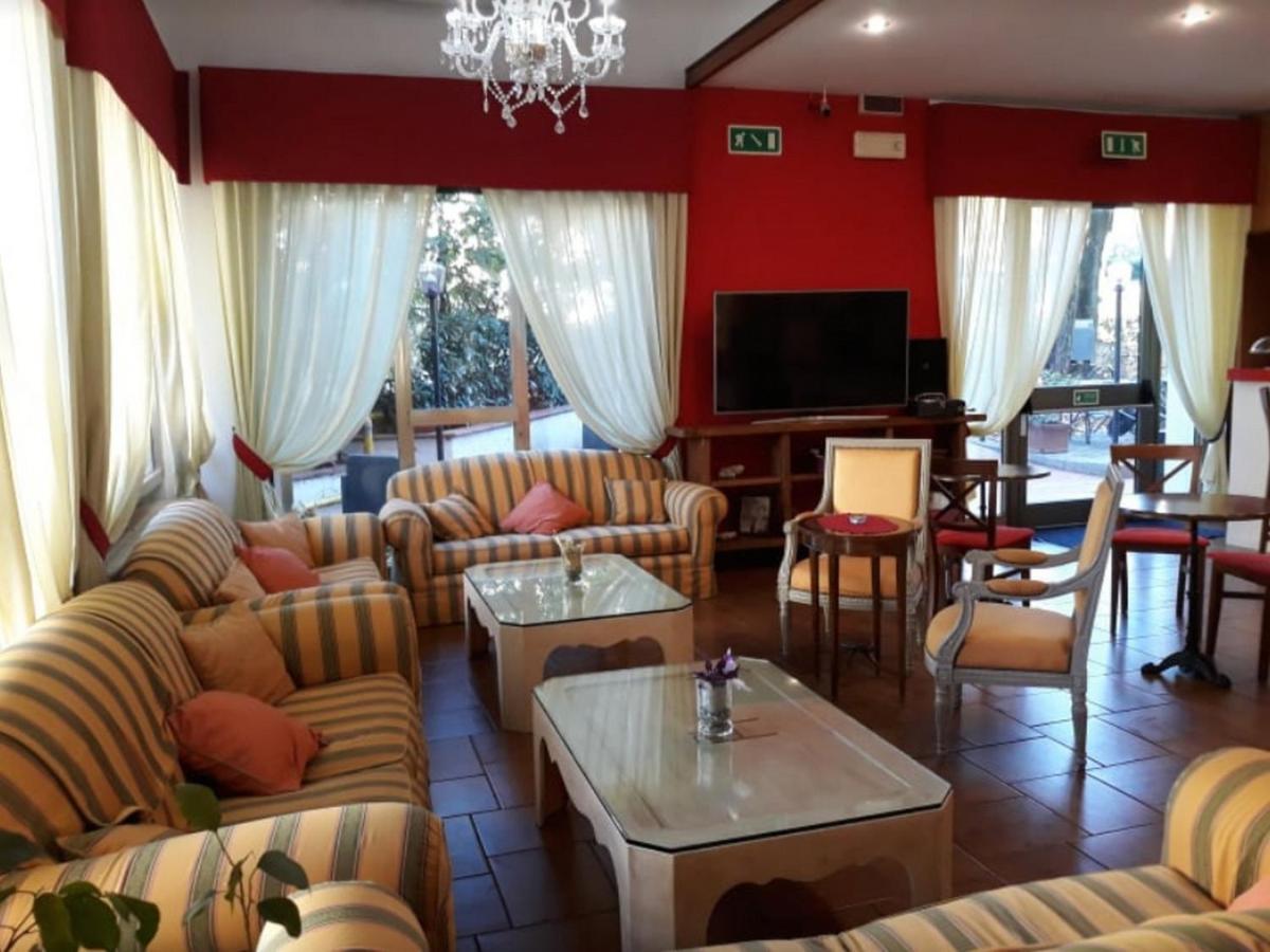 Hotel Casa Rossa Montecatini Terme Buitenkant foto