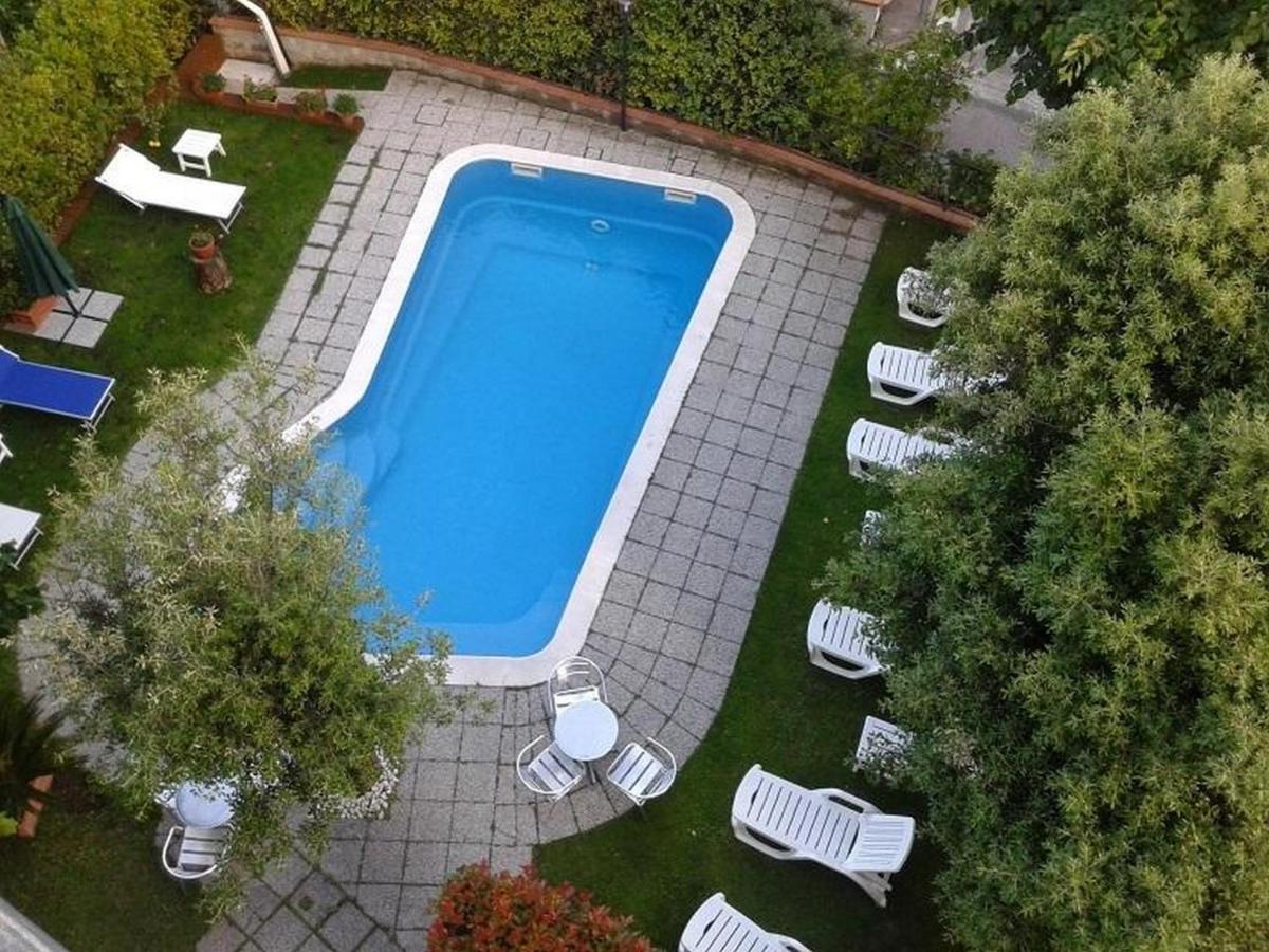 Hotel Casa Rossa Montecatini Terme Buitenkant foto