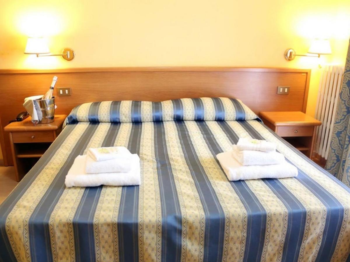 Hotel Casa Rossa Montecatini Terme Buitenkant foto