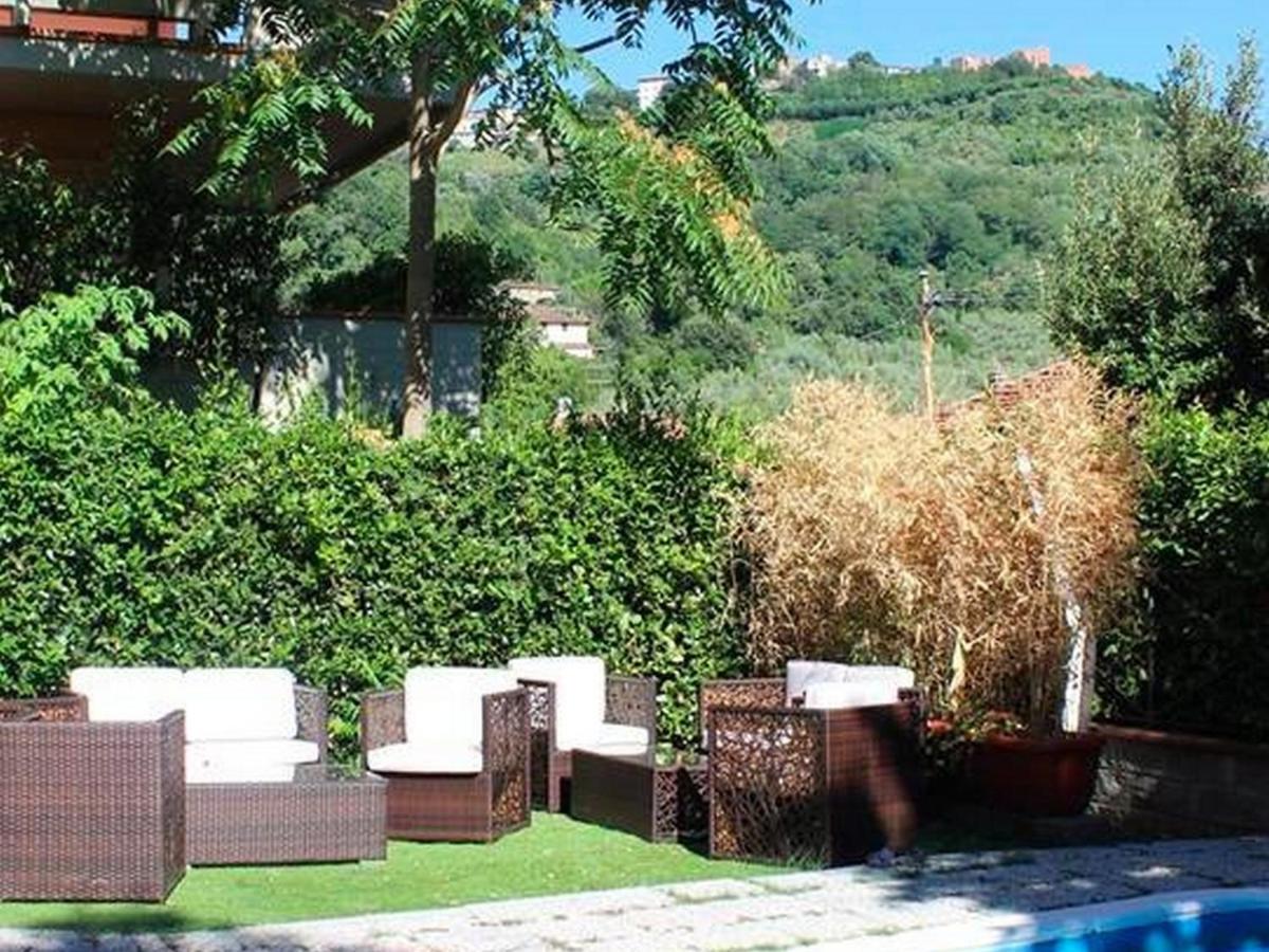 Hotel Casa Rossa Montecatini Terme Buitenkant foto