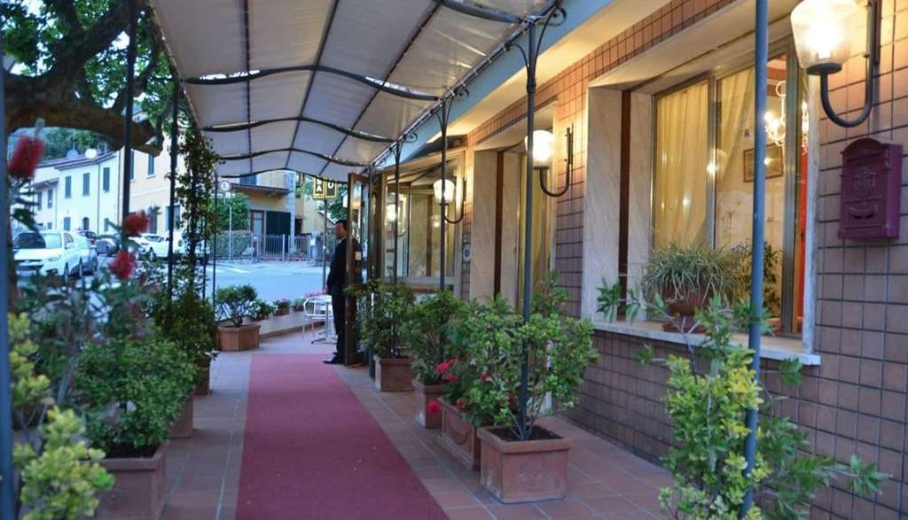 Hotel Casa Rossa Montecatini Terme Buitenkant foto